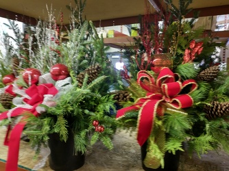 HOLIDAY PORCH PLANTER In Waterford Michigan Jacobsen's Flowers