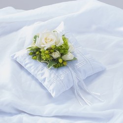 Elegant Pillow Insert In Waterford Michigan Jacobsen's Flowers